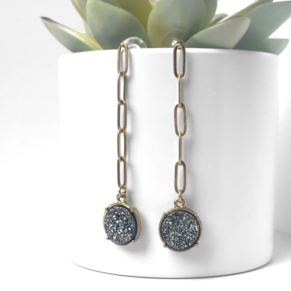 ONLY ONE: Druzy metal link post hematite women’s fashion earrings - Picture 1 of 3
